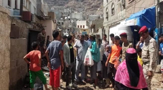 المشبق يتفقد أحياء المعلا ويوجه بسرعة إستكمال تنظيف ماخلفته الأمطار