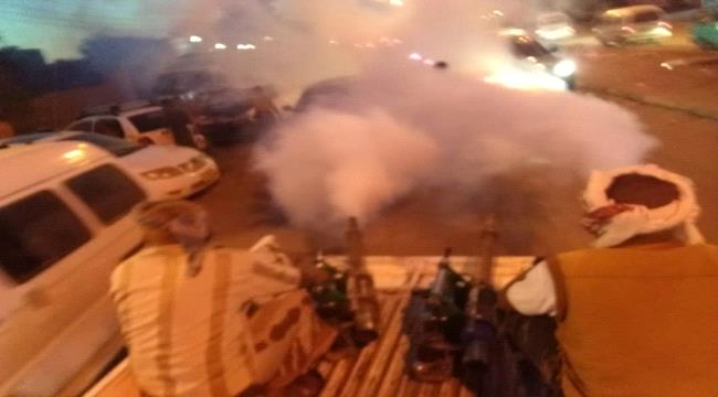 محلي وحزام الشيخ عثمان ينفذون حملة الرش الضبابي في شوارع المديرية 