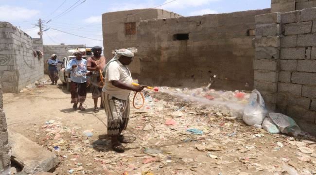 جمعية " أبناء الجول " الخيرية الإجتماعية بأبين تنفِّذ عمليات الرش الضبابي في المنطقة