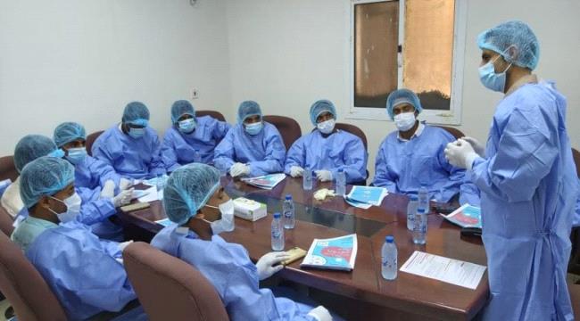 القوات المشتركة تنشر فرق متطوعين في النقاط الأمنية على مداخل مديريات الساحل للوقاية من كورونا 