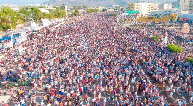 تزامنًا مع احتفالات شعب الجنوب بحلول الذكرى الـ 3 لإعلان عدن التاريخي.. جنوبيون يُشعلون مواقع التواصل بهاشتاج #الانتقالي_انتصارات_مستمره