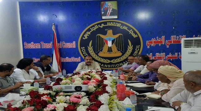 اللواء بن بريك يلتقي موردي المشتقات النفطية ومالكي محطات الطاقة المشتراة ويؤكد ألا رجعة عن قرار الإدارة الذاتية للجنوب