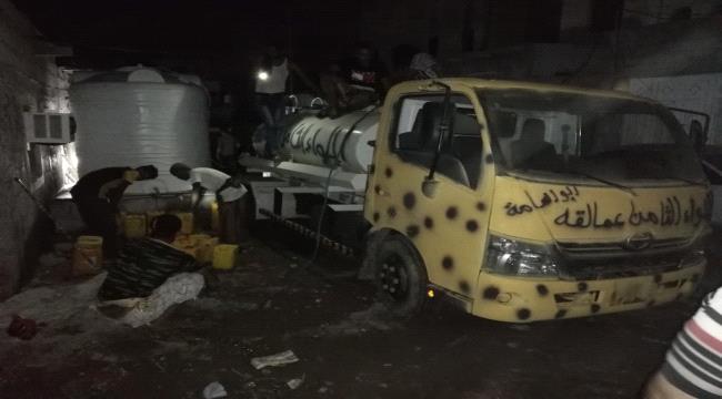 اللواء الثامن عمالقة ينفذ حملة اغاثة بالمياه ورش ضبابي