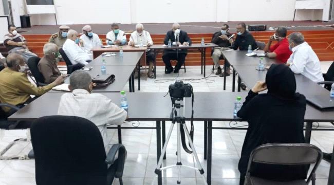 الوالي يترأس لقاءً هاماً لبحث الحلول والمعالجات السريعة لمشكلات الخدمات الأساسية بالعاصمة عدن