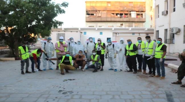 مدير عام مديرية المعلا يدشن حملة رش المطهرات بالمديرية للحد من تفشي وباء فايروس كورونا 