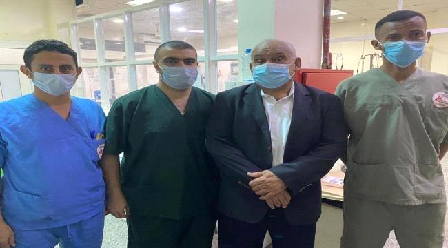 الوالي يتفقد أحوال الجرحى والمرضى الجنوبيين في عدد من مستشفيات العاصمة عدن