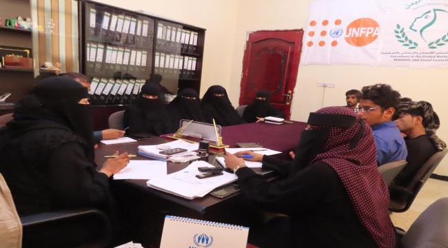 ممثلي قطاع الشباب والمرأة بالاحزاب السياسية بأبين يناقش مع اتحاد نساء اليمن دور منظمات المجتمع المدني في حل نزاعات قطاعي الصحة والتعليم