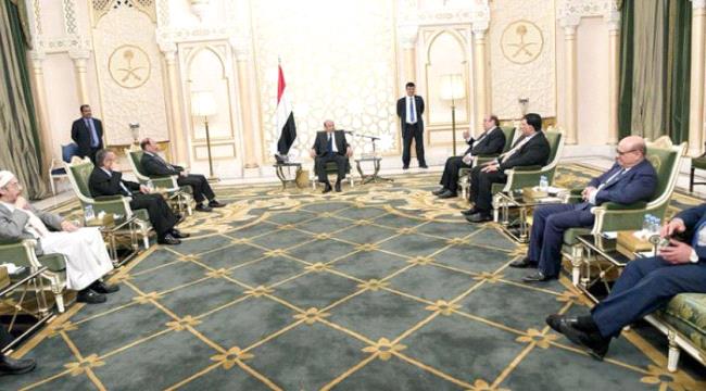 هادي يشدد على تشكيل حكومة تلبّي تطلعات اليمنيين... سريعاً