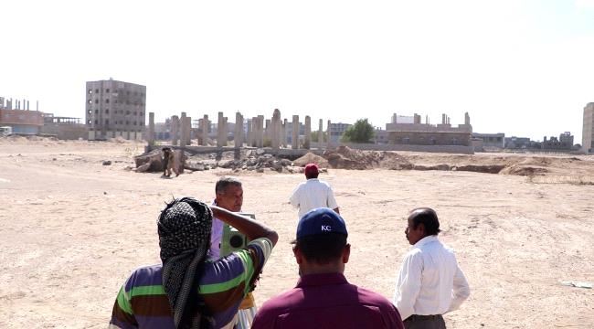 استمرار عملية تسليم أراضي بلوكات بئر فضل للمواطنين 