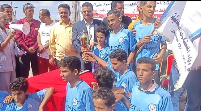 عدن : مدير عام المنصورة يحضر بطولة إختراق الضاحية لطلاب مدارس المديرية
