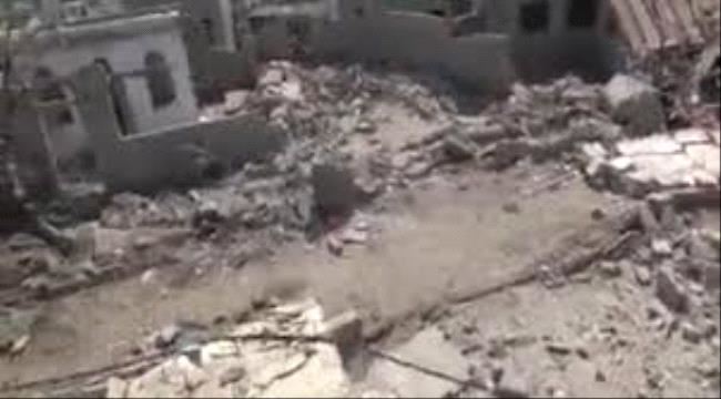 الحديدة : تدمير 3 منازل في حي منظر جراء القصف الصاروخي للحوثيين(فيديو)