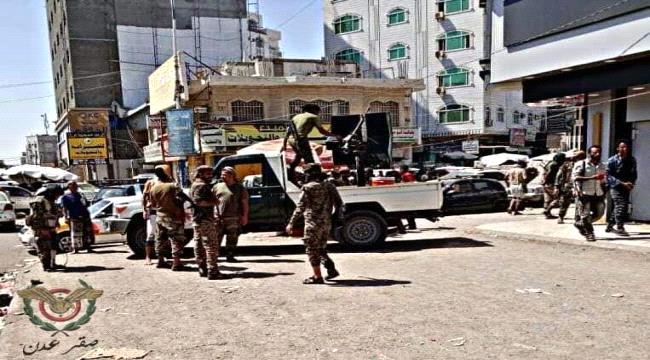 قوة مشتركة من الحزام الامني والقوات الخاصة تواصلان حملة مصادرة الدراجات النارية في عدن