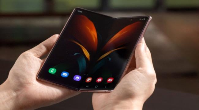 هاتف W21 5G الجديد القابل للطي من سامسونغ