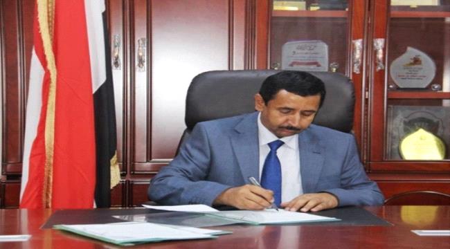 صحفي يمني : جميع الاتفاقيات التي وقعها بن عديو ليست من صلاحياته وتقف خلفها شبكة فاسدين 