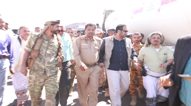 محافظ ابين وباهرمز يتفقدان سير مشاريع الصيانة والتأهيل للطرقات في المحافظة
