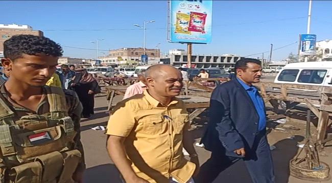 بناءً على توجيهات محافظ عدن ..مدير عام المنصورة يدشن حملة لتنظيم حركة السير وتفعيل الإيرادات المحلية بالمديرية