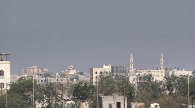 بعد ساعات من زيارة البعثة الأممية لحيس..المليشيات الحوثية تجدد خروقاتها وتستهدف مناطق سكنية بالحديدة
