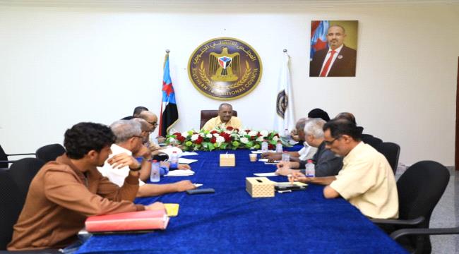 الجعدي يترأس اجتماع اللجنة التحضيرية لاحتفالات عيد الاستقلال الـ30 من نوفمبر