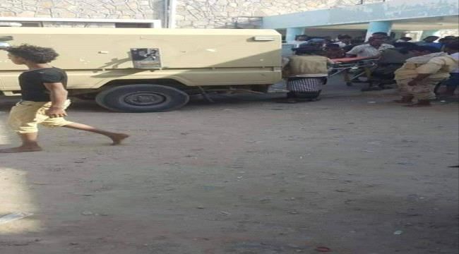 وصول جثث قتلى وجرحى الى مستشفى لودر(صورة)