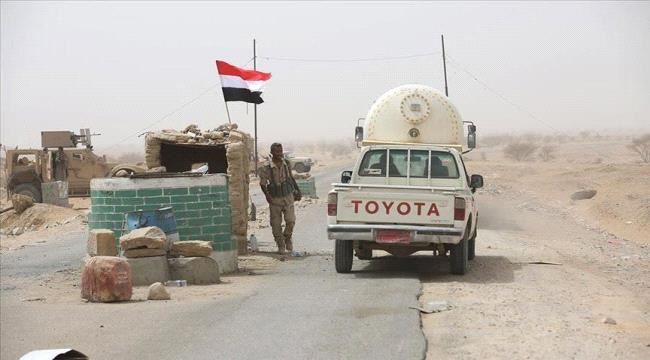 "الحوثي" توقف 3 مسؤولين وتمنعهم من السفر إثر تهم فساد