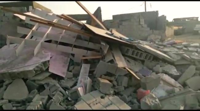 نزوح للعائلات من حي منظر بالحديدة ودمار للمنازل جراء قصف صاروخي للحوثيين