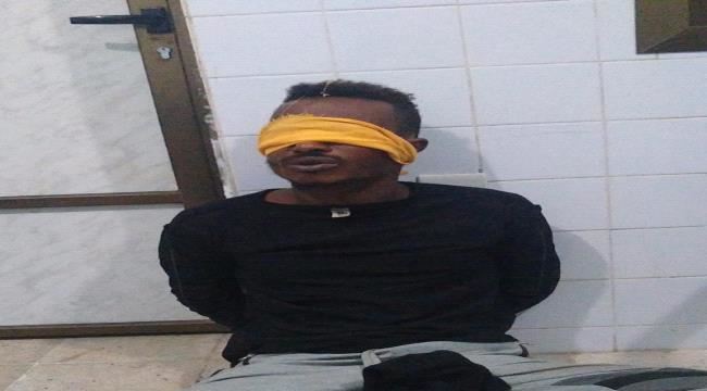 حزام عدن يكشف عن تفاصيل حملة أمنية ادت لإعتقال مطلوب أمني ومقتل آخر في المحاريق