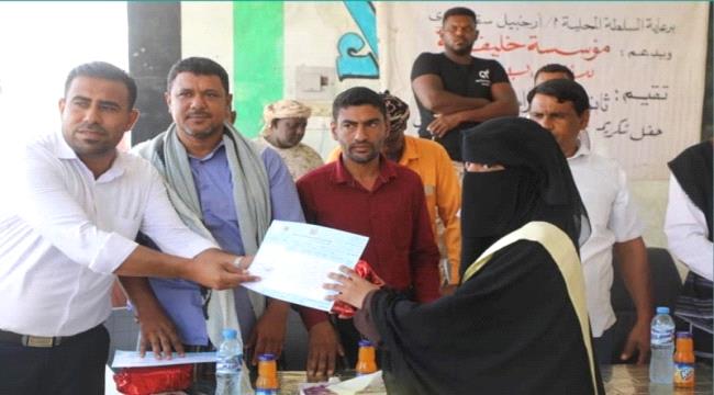 «خليفة الإنسانية» تكرّم أوائل الطالبات في سقطرى