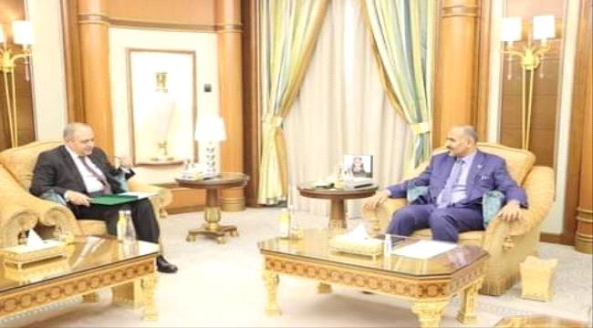 السفير المصري يثمن دور المجلس الانتقالي مع التحالف العربي في مختلف المجالات 