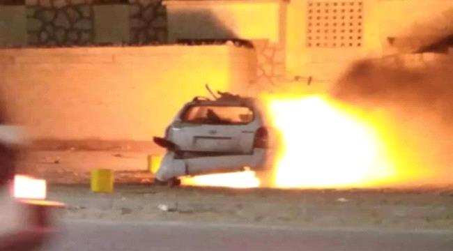 عاجل : مجهولون يستهدفون سيارة شقيق قيادي مؤتمري بعبوة ناسفة في عتق