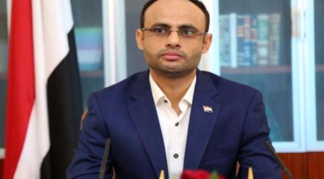 صحفي: المشاط يأخذ أكثر من 30% من حوالات الرواتب التي تصرفها الحكومة الشرعية