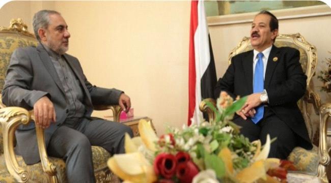 منح دراسية إيرانية للحوثيين عبر سفيرها بصنعاء