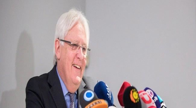 سياسي سعودي: محسن الأحمر وغريفيث من يثبتان الحوثي على الارض