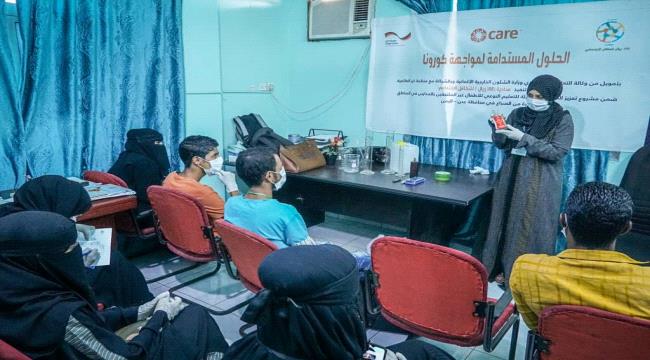 مبادرة (100ريال) للتكافل الاجتماعي تقيم ورشة لصناعة المعقمات 