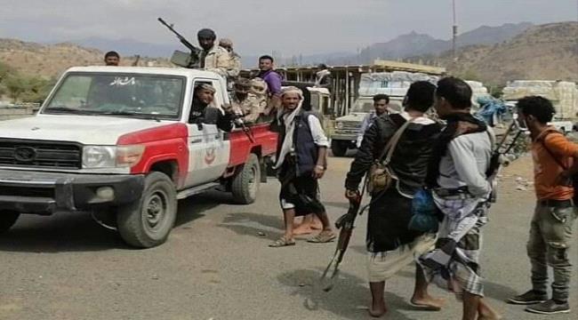 بحماية قوة اخوانية من محور تعز...مرور شحنة معدات عسكرية الى مناطق الحوثي 