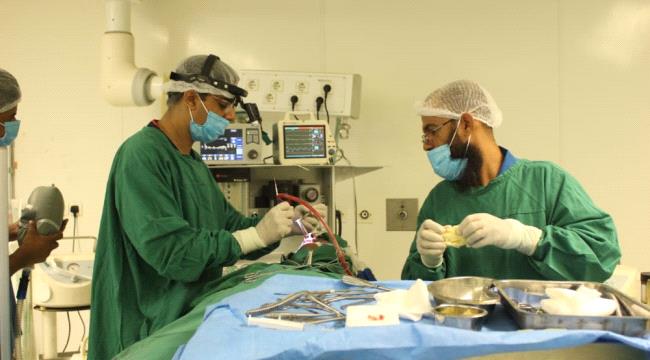 عدن : مخيم بازرعة الجراحي الأول يبدأ اجراء العمليات الجراحية 