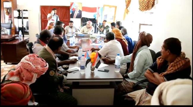 رئيس انتقالي سقطرى يترأس اجتماعاً مشتركاً بالقيادات الأمنية والعسكرية والهيئة التنفيذية