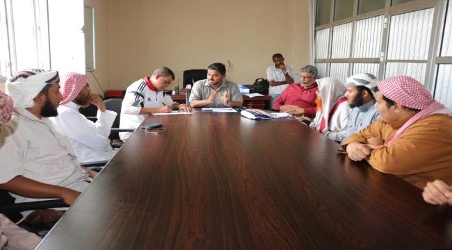 مدير الشيخ عثمان يناقش حملة التوعية لازالة البسطات مع أئمة المساجد 