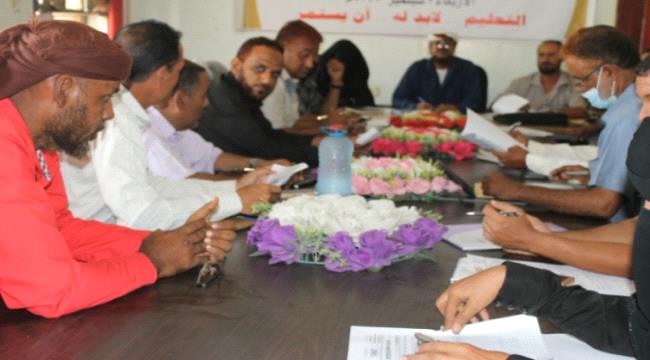 موجهو تربية لحج يعقدون إجتماعا.. بحضور رئيس شعبة المناهج والتوجيه