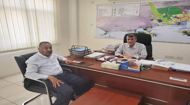 مدير ضرائب عدن يؤكد وضع الحلول المناسبة التي تعيق رجال المال والأعمال