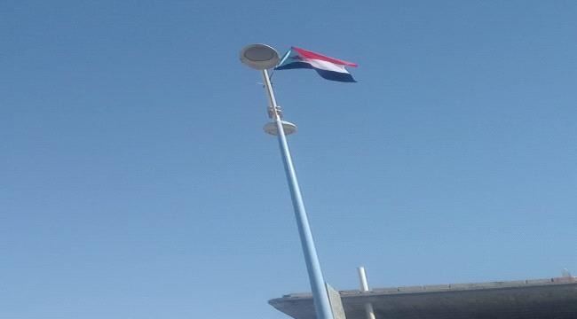 حضرموت : شباب تريس الأحرار يرفعون الأعلام الجنوبية في الخط العام