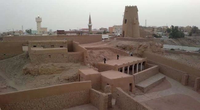 القوات الحكومية تستعيد معسكر الخنجر من الحوثيين بالجوف 