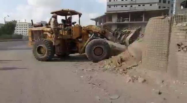القائدان جلال الربيعي وكمال الحالمي يدشنان حملة إزالة المتارس الأمنية بقطاع المنصورة