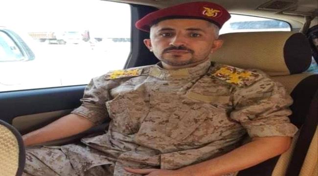 قائد لواء تابع للشرعية يفتتح مطعم وسلسلة محلات تجارية