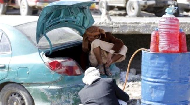 الحوثيون يعززون سوق المحروقات السوداء بإغلاق محطات الوقود