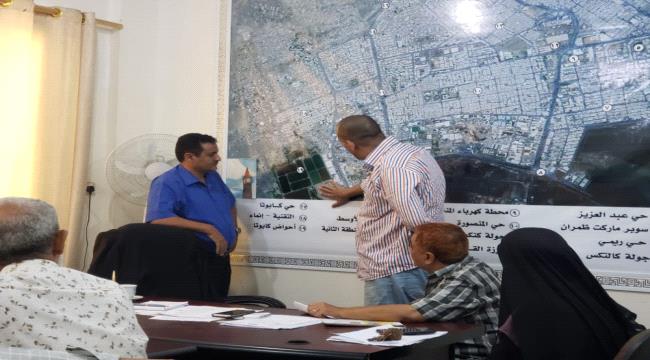 عدن : باخبيره والداؤودي يبحثان الحلول لمشكلات المياه والصرف الصحي بالمنصورة