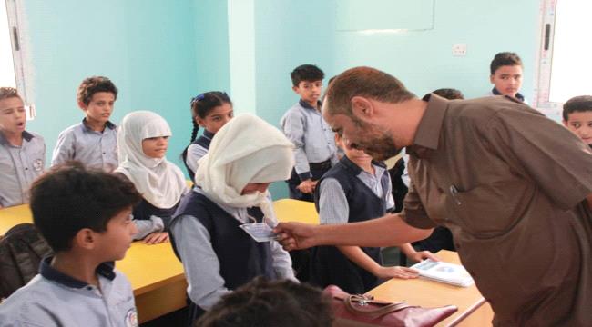 بمناسبة عيد 14 أكتوبر مديرإدارة التعليم الأهلي والخاص بمحافظة لحج يزور مدارس الرباط الأهلية