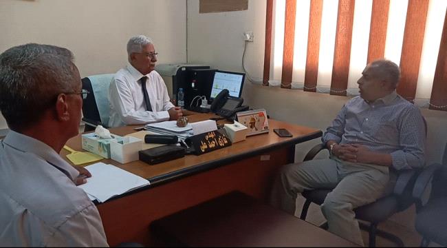 مدير عام البريقة يناقش تدخلات الصندوق الإجتماعي للتنمية في المديرية