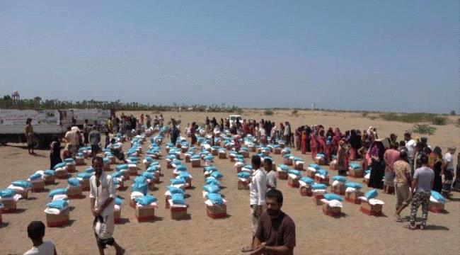 آلاف النازحين يستفيدون من الإغاثة الاماراتية في الساحل الغربي