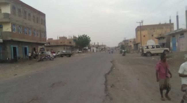 بعد كسر محاولتَي تسلل للحوثيين..المليشيات تسهدف الأحياء السكنية في حيس