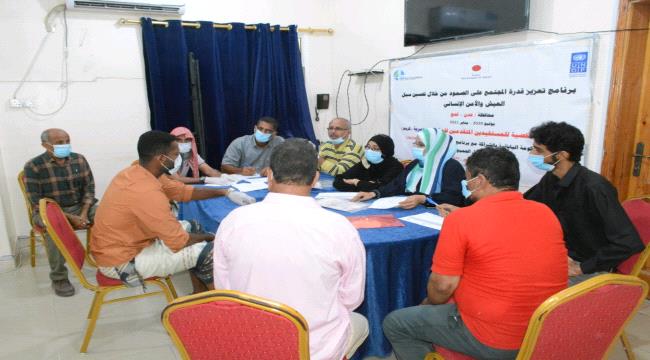 مدير صيرة يشرف على مرحلة المقابلات الشخصية لأبناء المديرية في مشروع تحسين سبل العيش والأمن الإنساني 